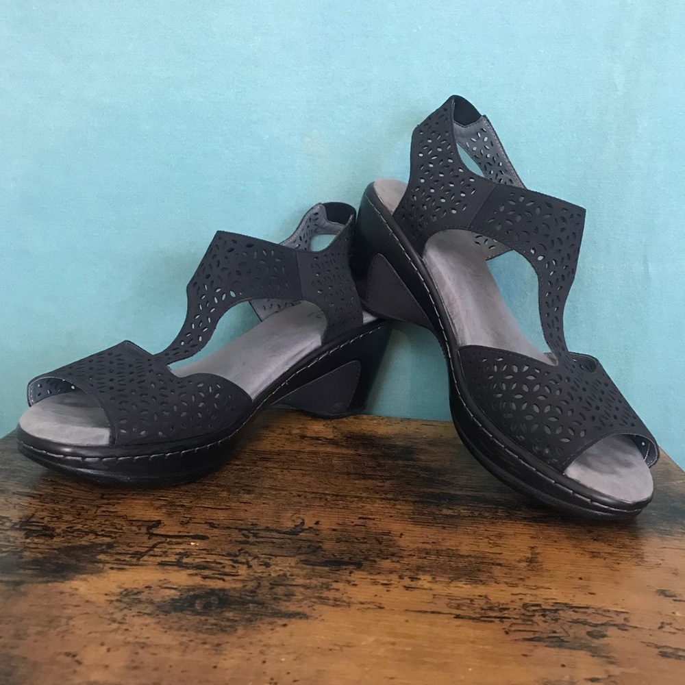 Black JBU, Chloe wedge/sandals. Sz 10